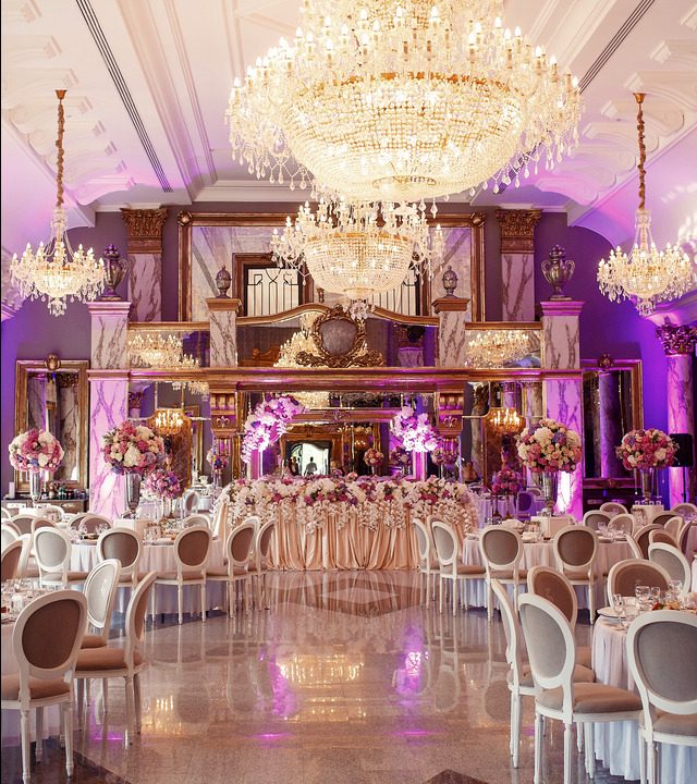 luxurious-dinner-hall-with-large-crystal-chandelier (1)